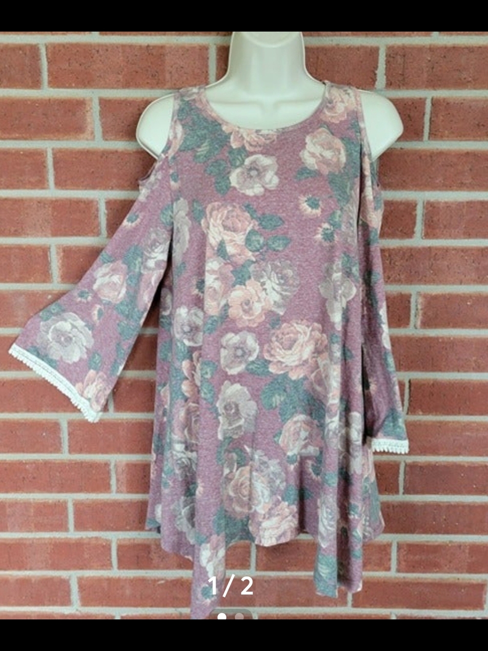 44 Amelia & Joe Cold-Shoulder Floral Tunic Top in Mauve